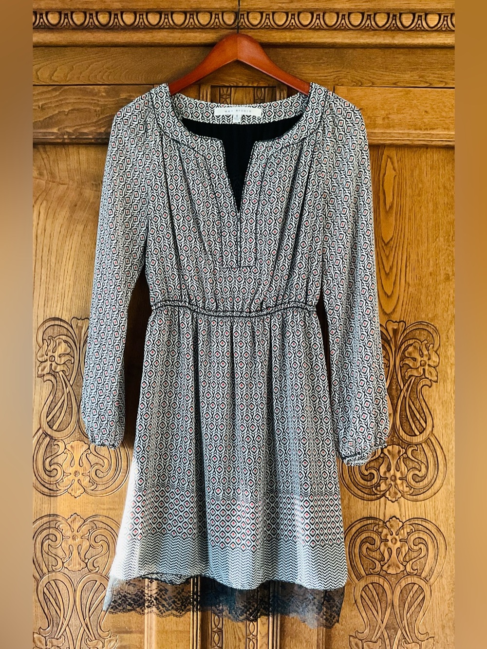 Max Studio Long-Sleeve Elastic Waist Dress with Lace Detail at Neck and Hem